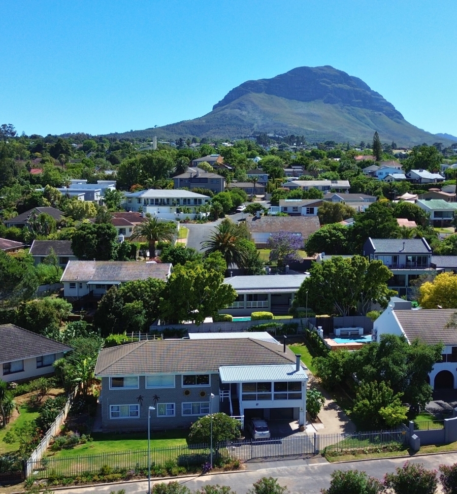 5 Bedroom Property for Sale in Die Wingerd Western Cape